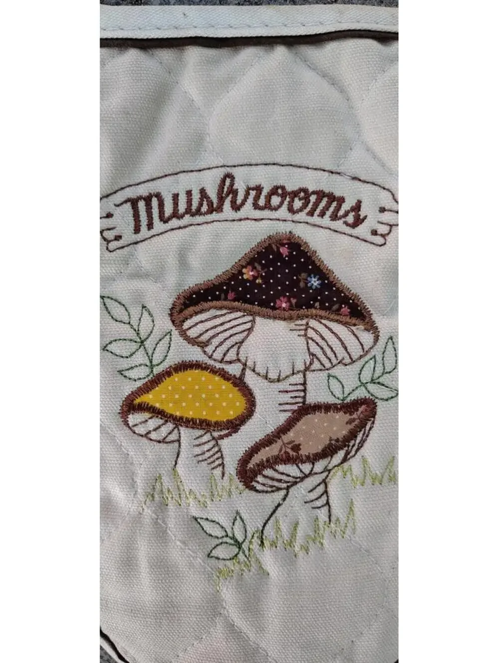Vintage 1980s Oven Mitten Mushrooms Embroidered Brown & Cream Cotton Ring Wood